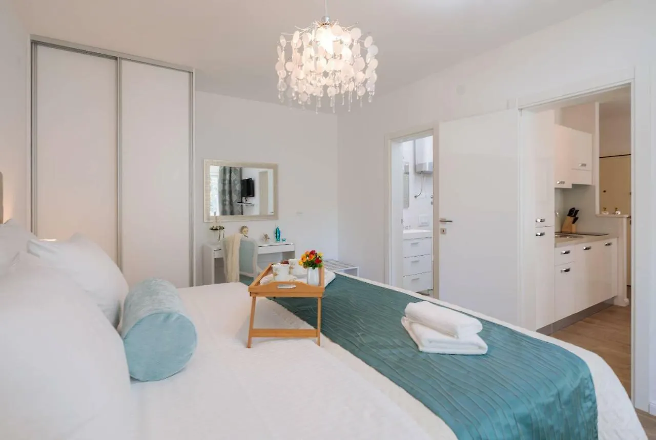 ספליט Apartment Amoretta With Parking