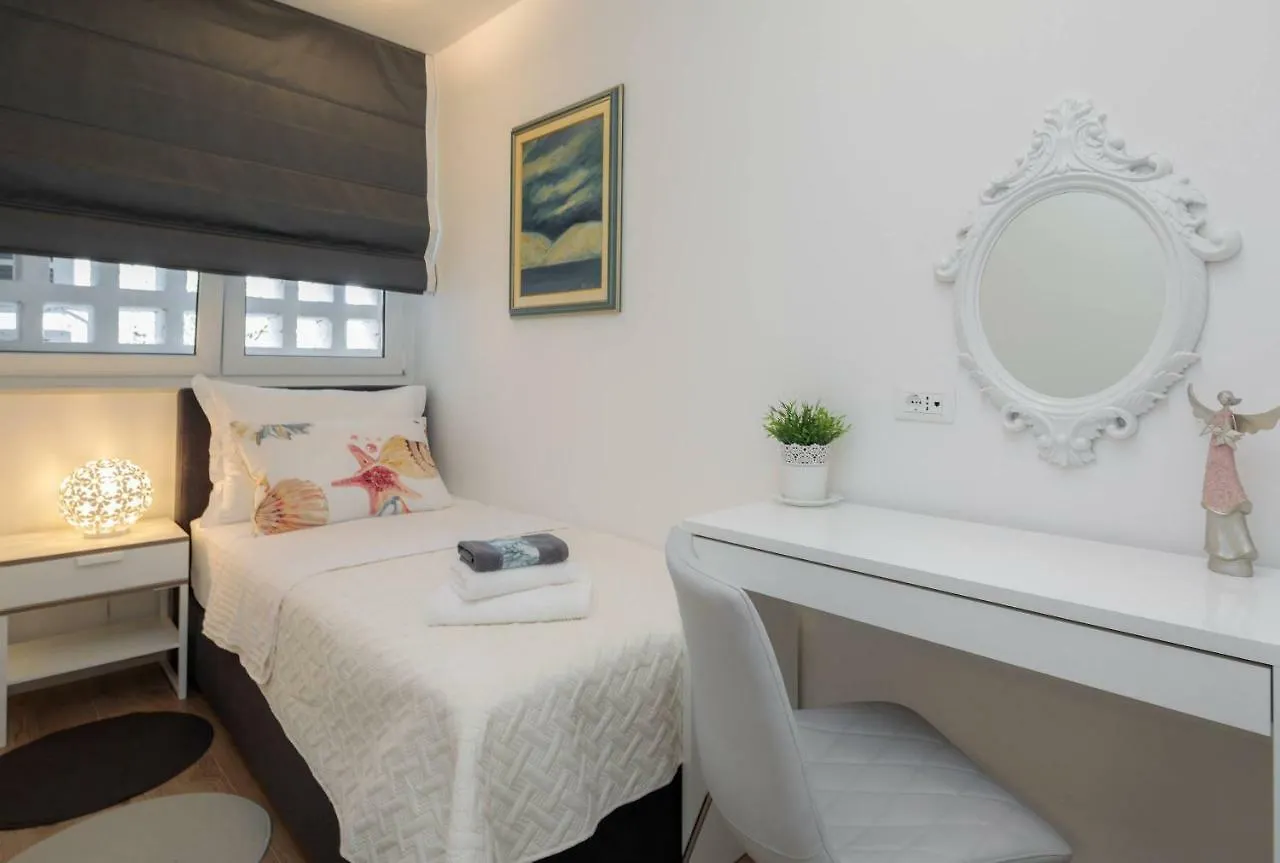 ספליט Apartment Amoretta With Parking