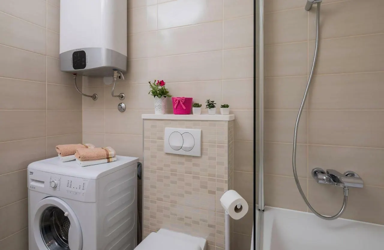 ספליט Apartment Amoretta With Parking