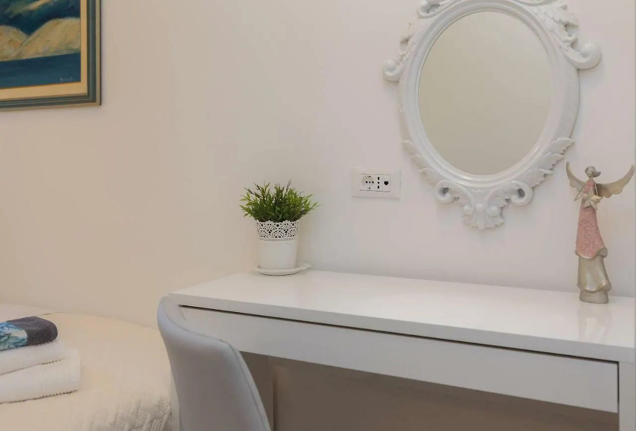 ספליט Apartment Amoretta With Parking